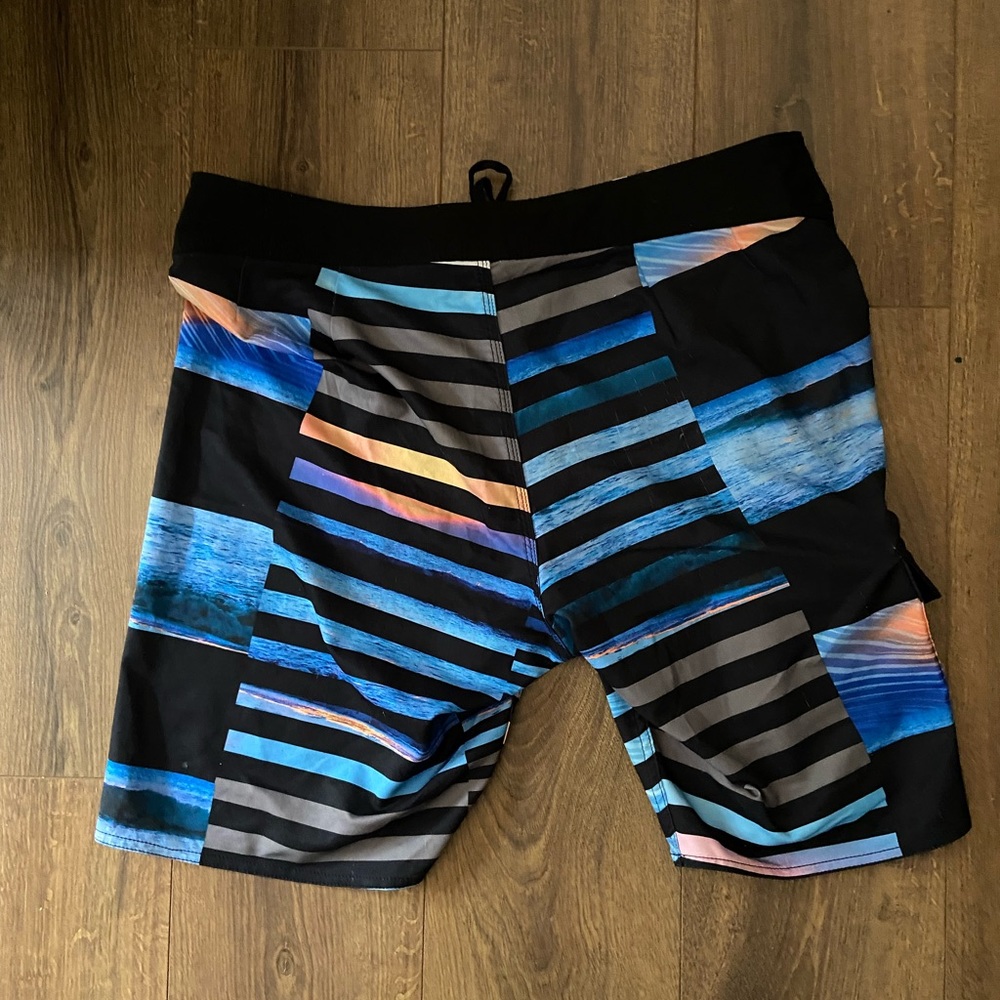 Volcom board shorts sz large - Picture 4 of 4